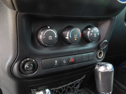 Used 2016 Jeep Wrangler Unlimited Sport AWD/4WD image 19