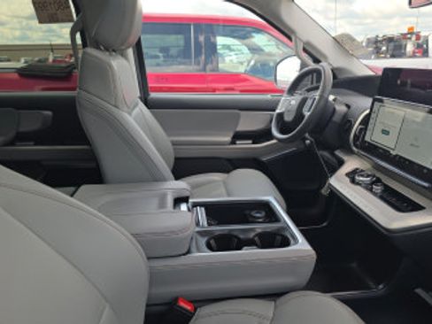 Used 2025 Ford Expedition Active AWD/4WD image 12