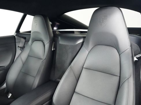 Used 2025 Porsche 718 Cayman image 3