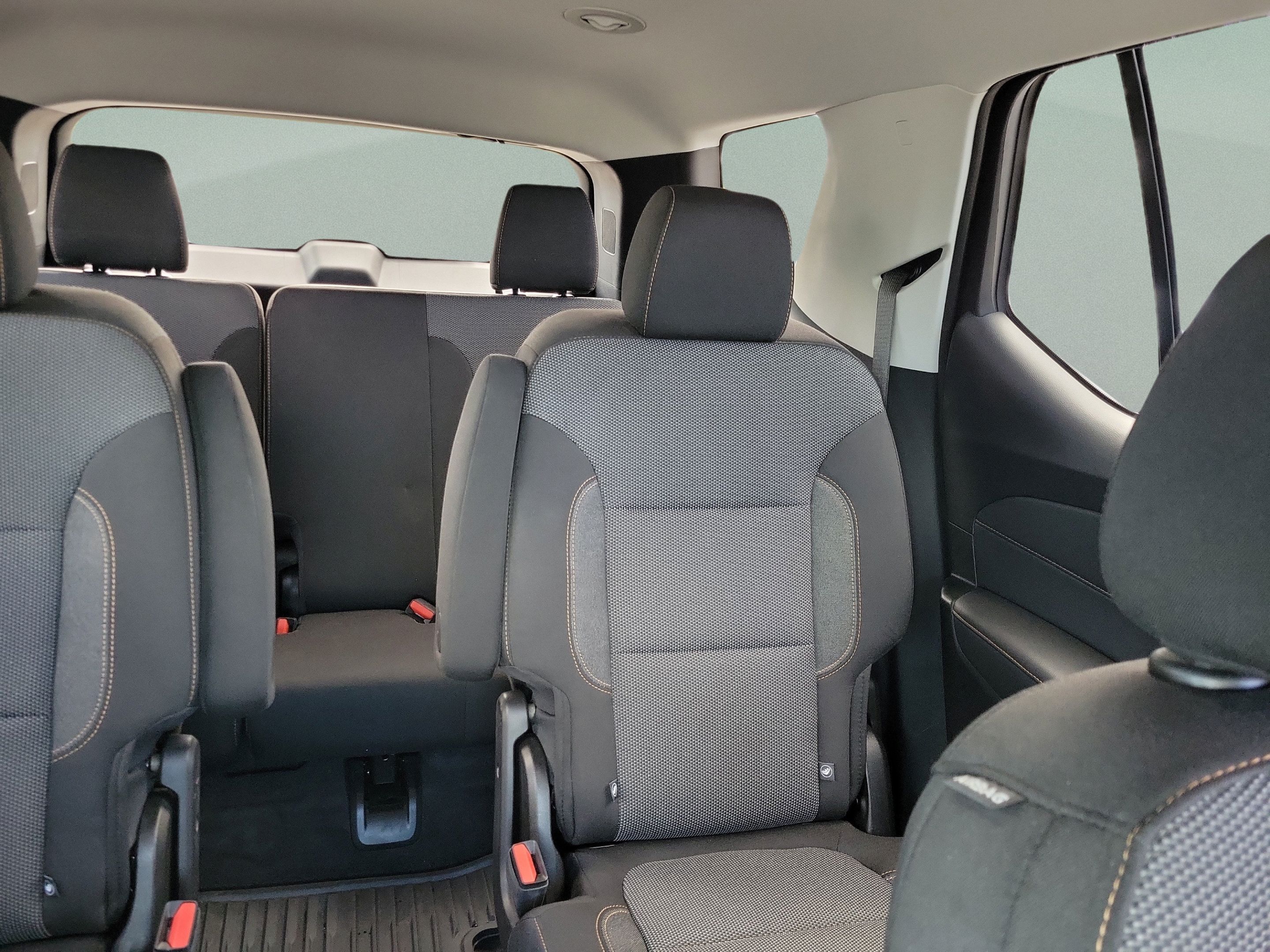 Used 2020 Chevrolet Traverse LT FWD image 12