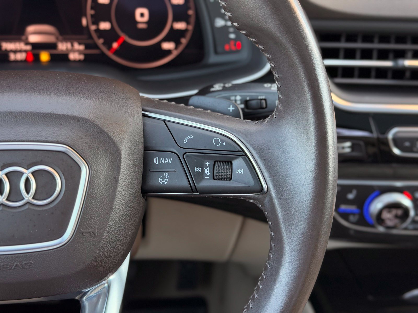 Used 2018 Audi Q7 3.0T Prestige w/ Prestige Package AWD/4WD image 53