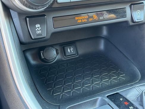 Used 2019 Toyota RAV4 LE AWD/4WD image 26