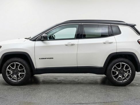 Used 2025 Jeep Compass Trailhawk AWD/4WD image 5