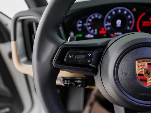 Certified 2026 Porsche Cayenne AWD/4WD image 16