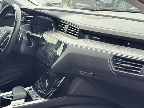 Used 2021 Audi e-tron Premium Plus w/ Premium Plus Package image 29