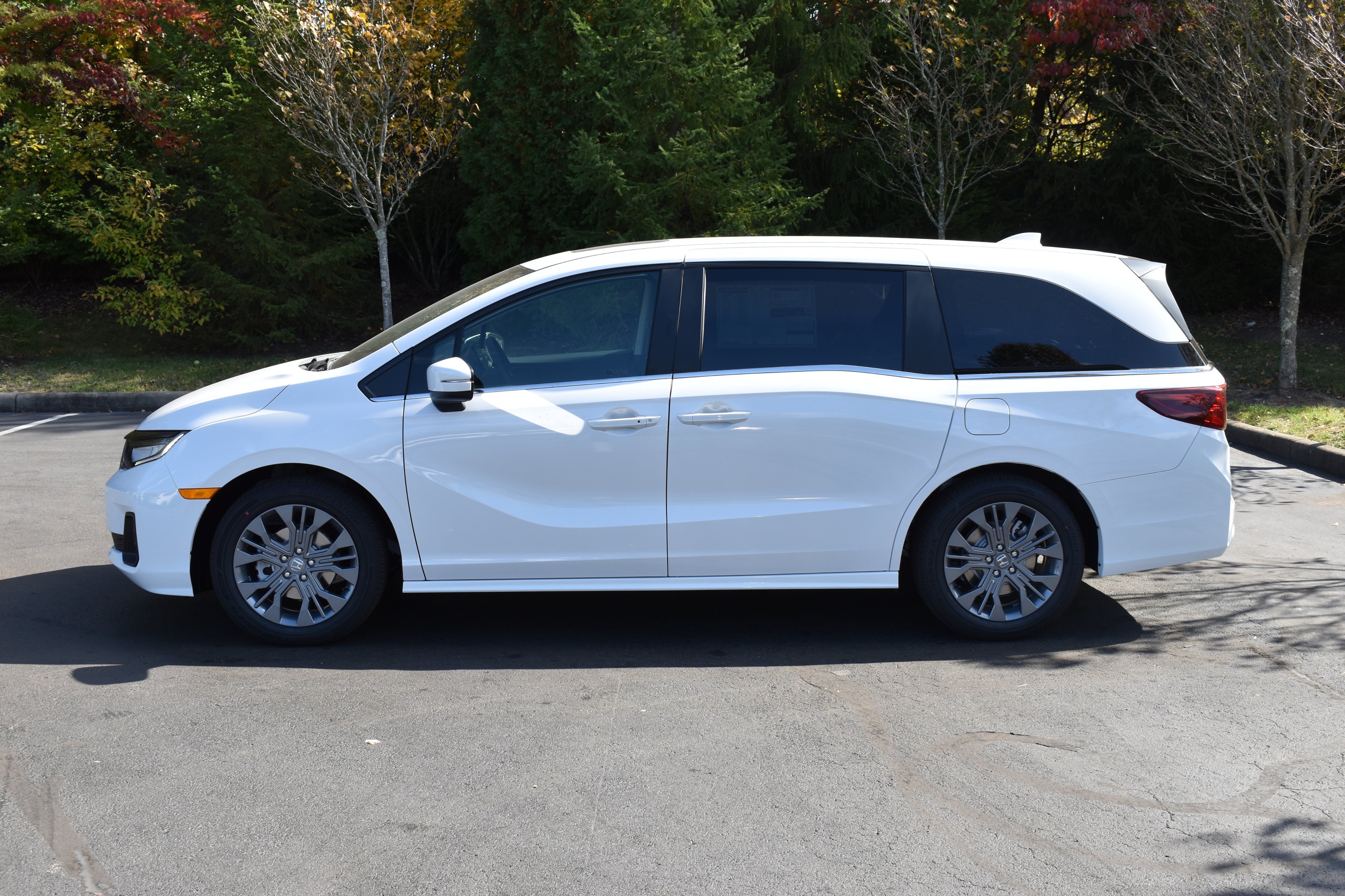 New 2027 Honda Odyssey Touring image 4