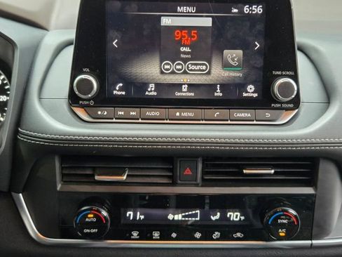 Used 2023 Nissan Rogue SV FWD image 19