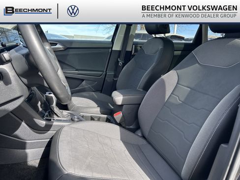 Used 2025 Volkswagen Taos SE image 21