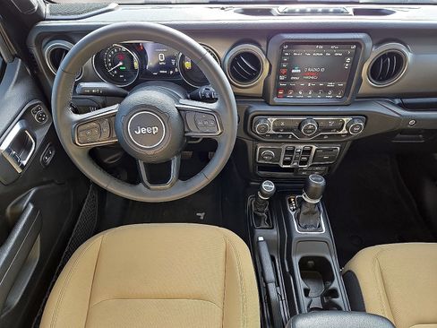Used 2023 Jeep Wrangler Unlimited AWD/4WD image 18