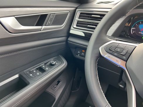 New 2026 Volkswagen Atlas Cross Sport SE FWD image 18