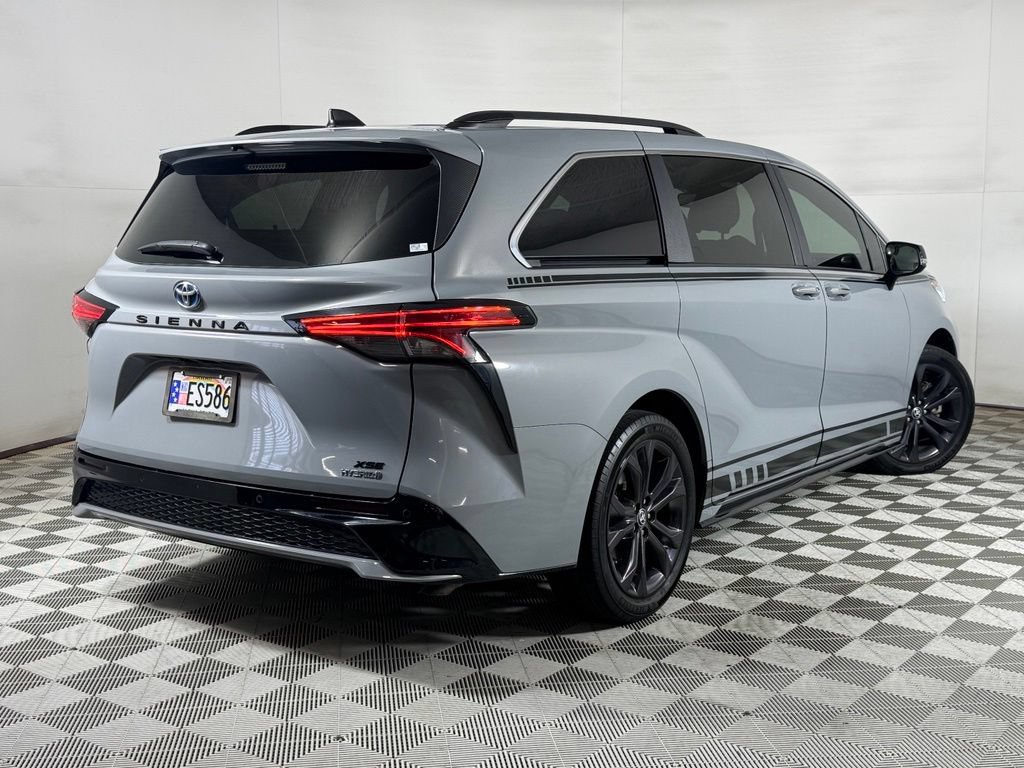 Used 2024 Toyota Sienna XSE FWD image 2