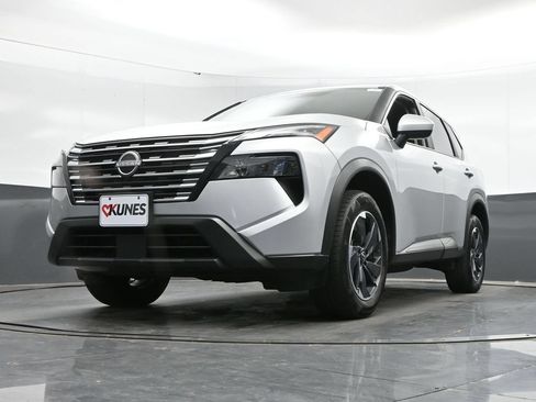 Used 2025 Nissan Rogue SV AWD/4WD image 45