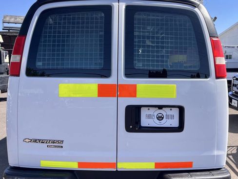 Used 2014 Chevrolet Express 2500 RWD image 4
