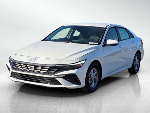 New 2026 Hyundai Elantra SE FWD image 3