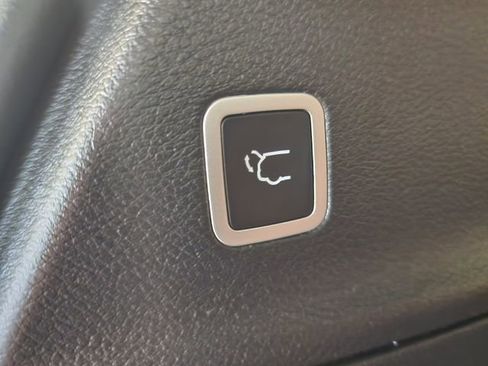 Used 2025 Chrysler Pacifica Pinnacle FWD image 18