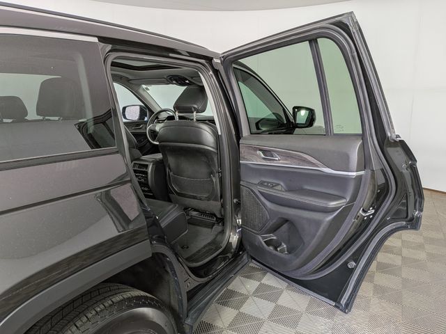 Used 2024 Jeep Grand Cherokee Limited AWD/4WD image 39