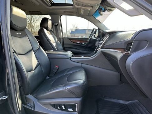 Used 2019 Cadillac Escalade ESV Luxury image 7
