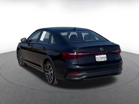 Used 2025 Volkswagen Jetta SE image 11