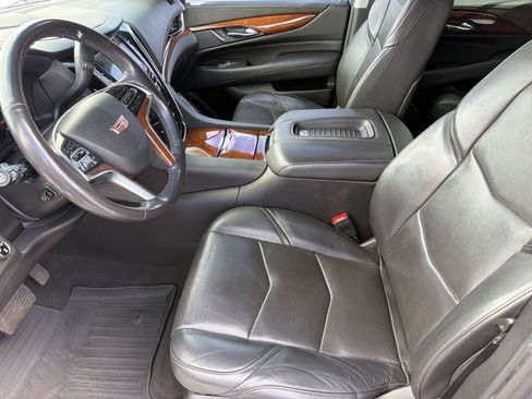 Used 2019 Cadillac Escalade Luxury AWD/4WD image 5