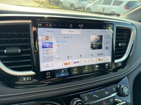 New 2026 Chrysler Pacifica Select image 18