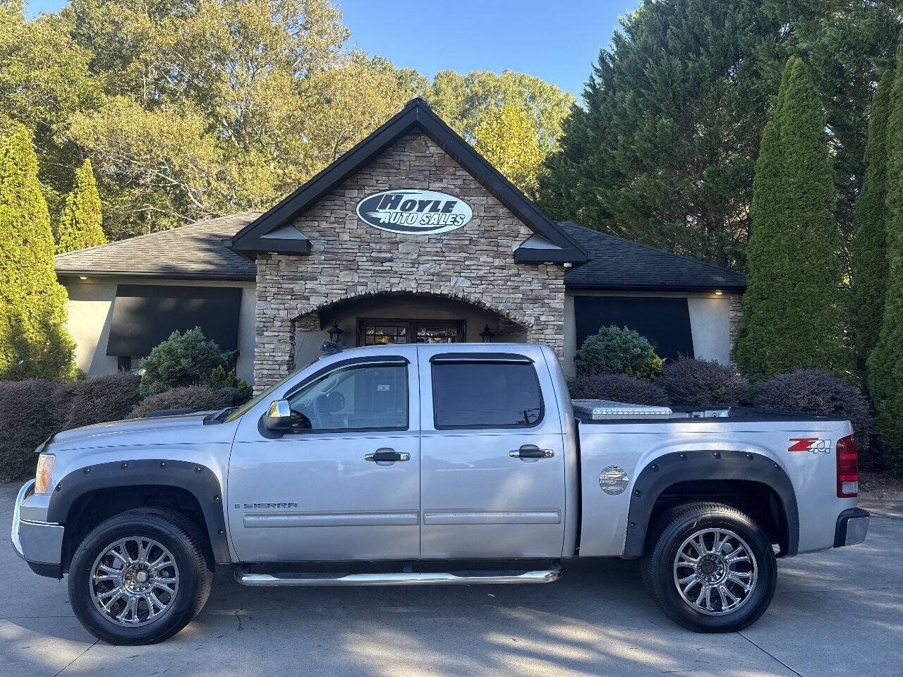 Used 2007 GMC Sierra 1500 SLE w/ SLE2 Preferred Package AWD/4WD image 1