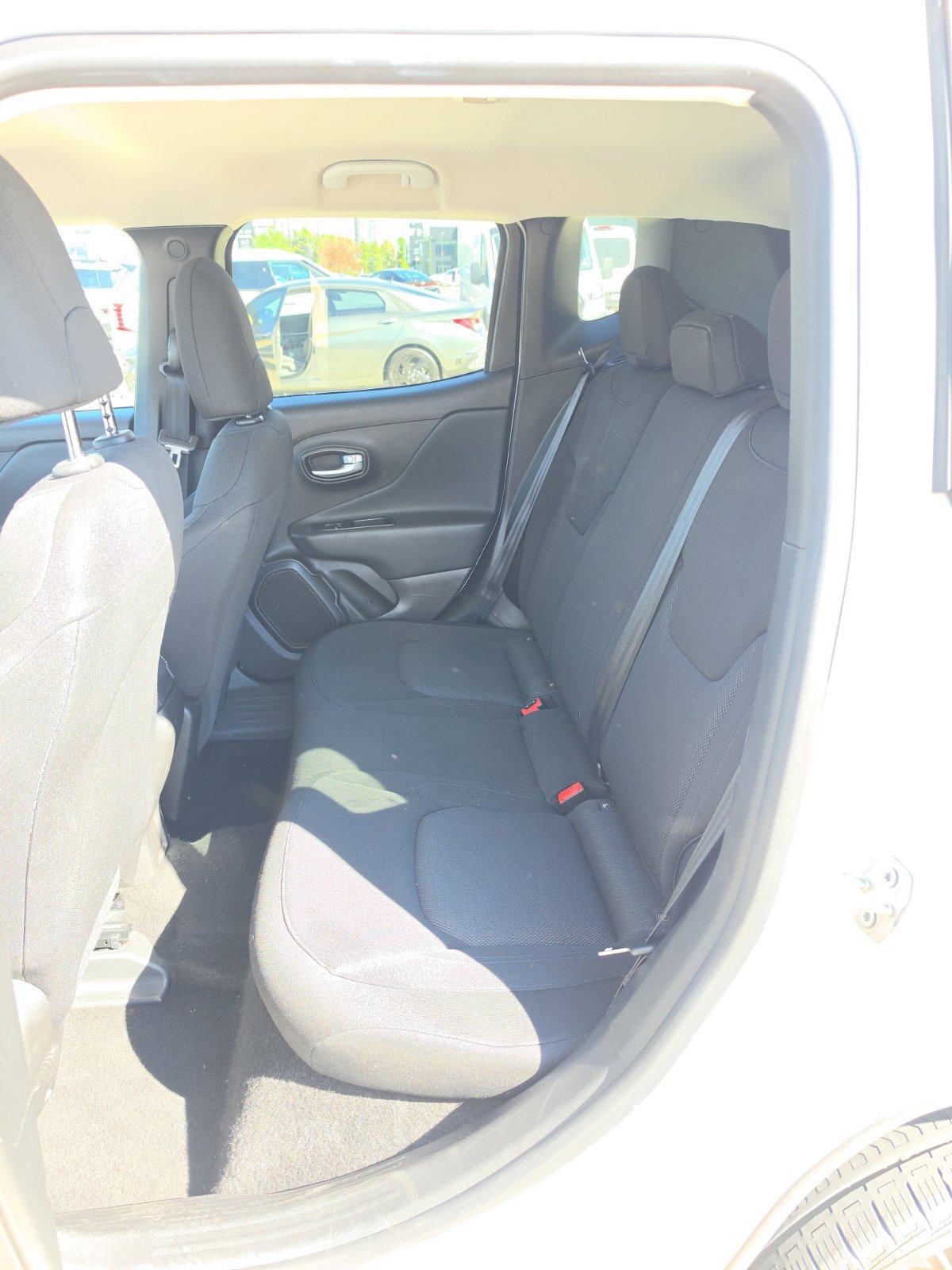 Used 2023 Jeep Renegade Latitude AWD/4WD image 9