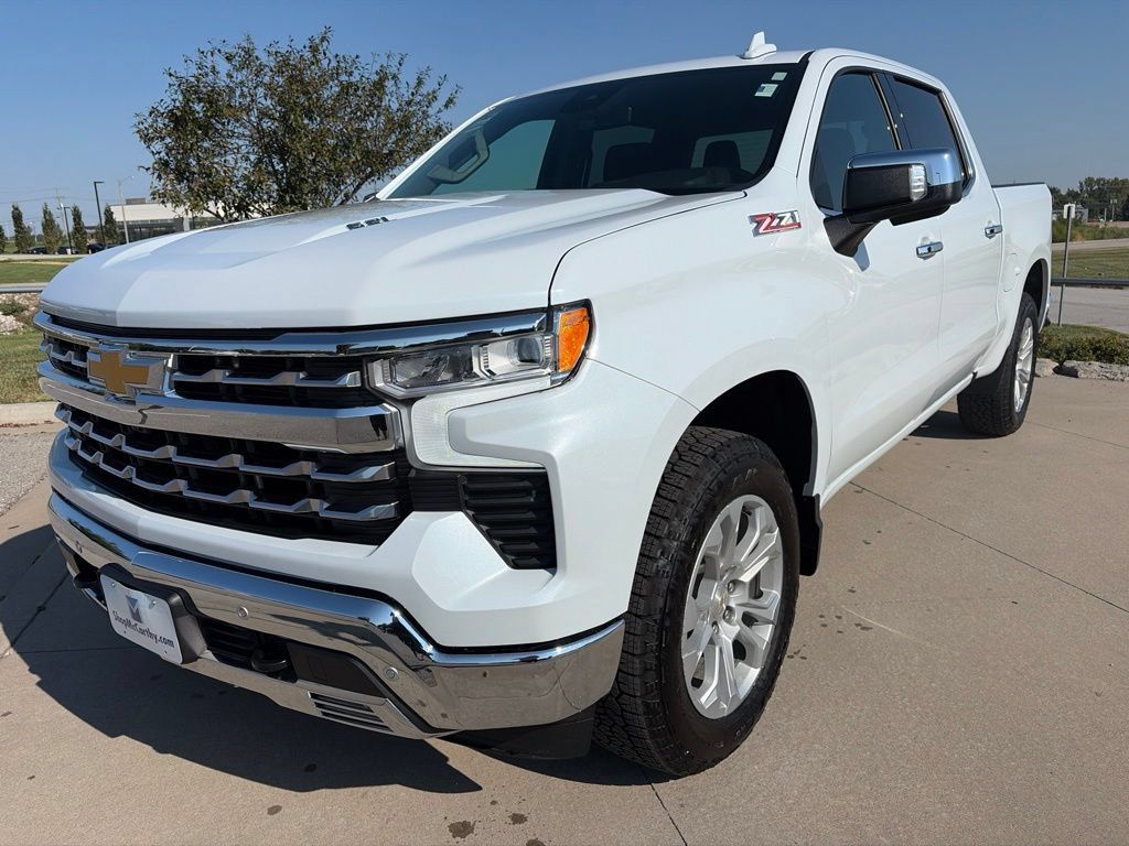 Used 2026 Chevrolet Silverado 1500 LTZ w/ Z71 Off-Road Package AWD/4WD image 4