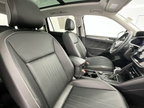 Used 2022 Volkswagen Tiguan SE image 14