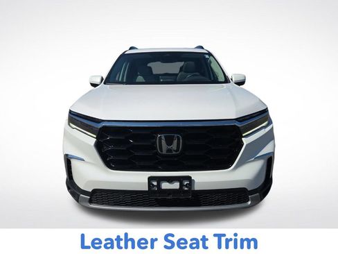 Used 2024 Honda Pilot Touring image 10