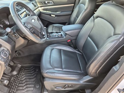 Used 2019 Ford Explorer XLT w/ Equipment Group 202A AWD/4WD image 16