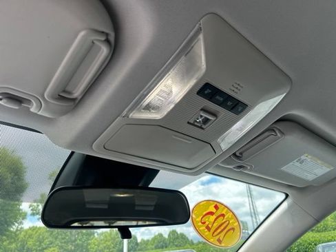 Used 2025 Toyota RAV4 XLE FWD image 31