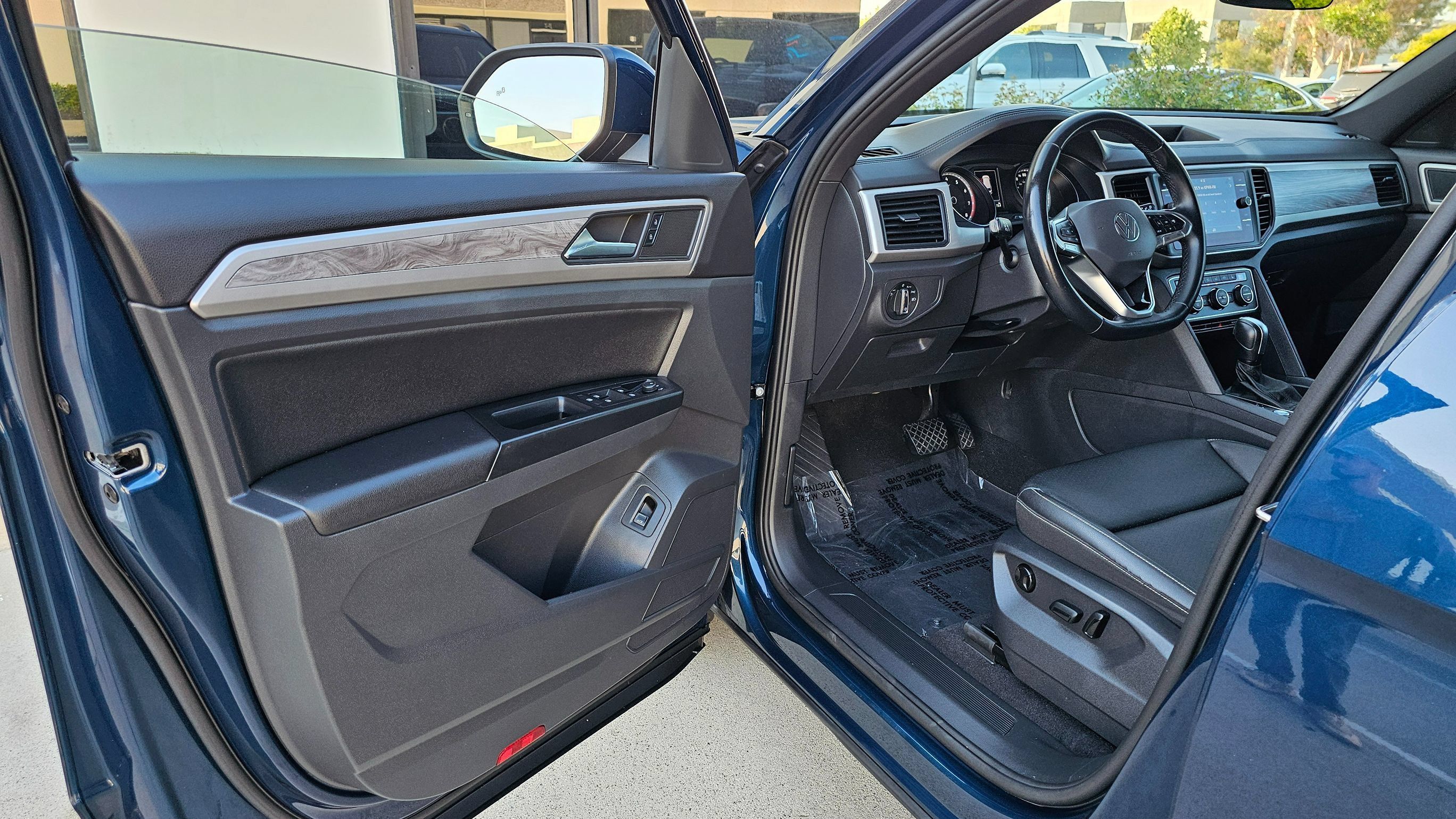 Used 2020 Volkswagen Atlas Cross Sport SE AWD/4WD image 12