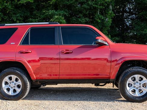 Used 2021 Toyota 4Runner SR5 AWD/4WD image 6