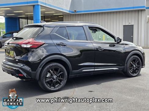 Used 2023 Nissan Kicks SR w/ SR Premium Package FWD image 3