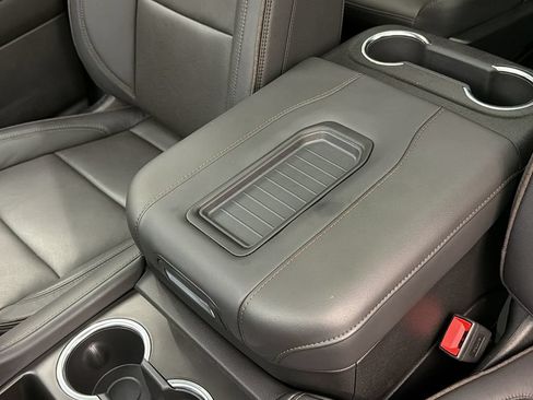 Used 2024 Chevrolet Suburban High Country AWD/4WD image 23