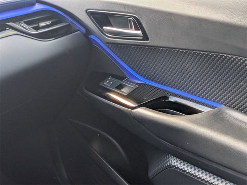 Used 2020 Toyota C-HR XLE image 14