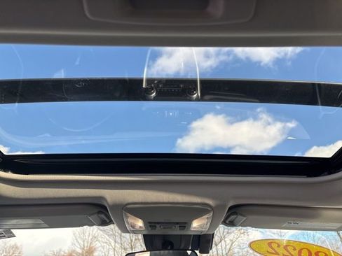 Used 2022 Toyota RAV4 XLE Premium image 37