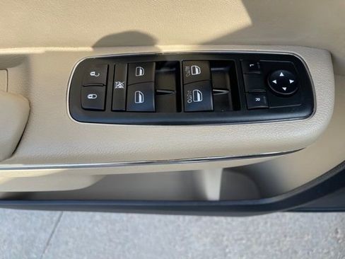 Used 2014 Dodge Charger SE image 16