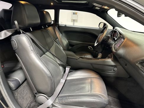 Used 2015 Dodge Challenger SXT Plus image 23