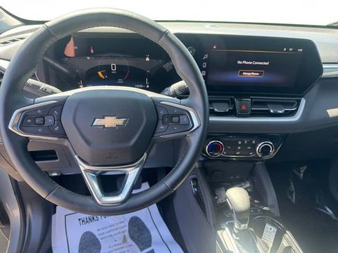 Used 2024 Chevrolet TrailBlazer LT w/ LT Cold Weather Package FWD image 12