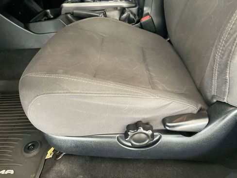 Used 2017 Toyota Tacoma TRD Sport w/ Tow Package (A/T) image 12