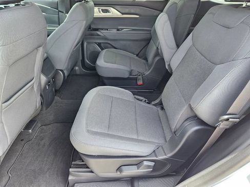 Used 2025 Ford Explorer Active RWD image 19
