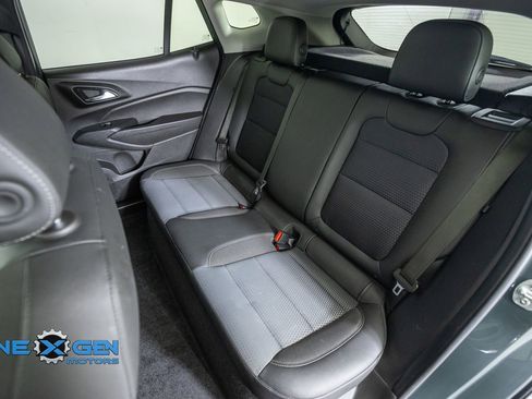 Used 2025 Chevrolet Trax LT FWD image 31