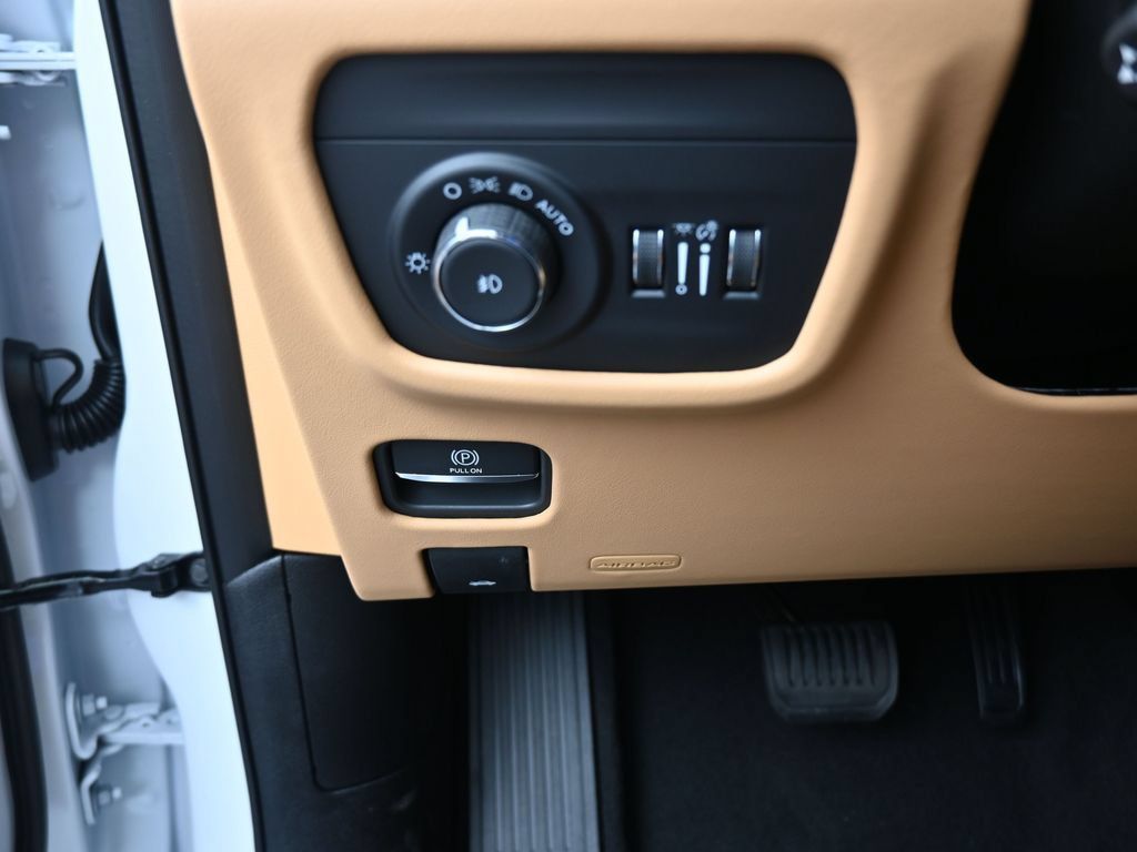 Used 2025 Jeep Grand Cherokee L Summit AWD/4WD image 28