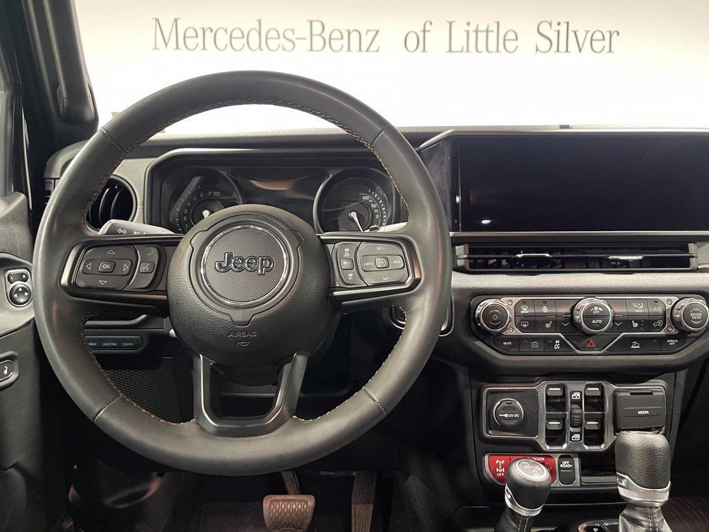 Used 2024 Jeep Wrangler Unlimited AWD/4WD image 31