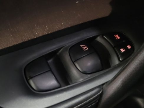 Used 2017 Nissan Rogue Sport SV w/ SV Premium Package image 27