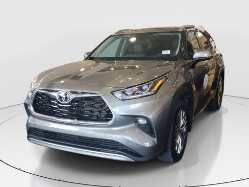 Certified 2025 Toyota Highlander Platinum AWD/4WD image 5