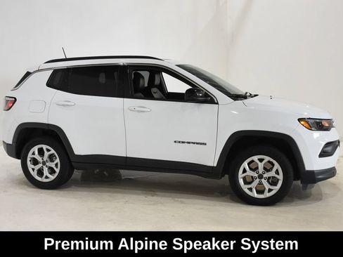 Used 2025 Jeep Compass Latitude w/ Sun & Sound Group AWD/4WD image 3