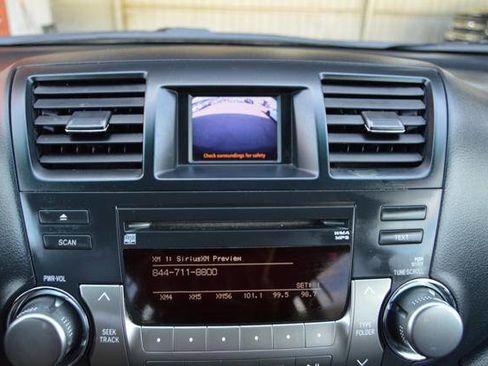 Used 2012 Toyota Highlander AWD image 26
