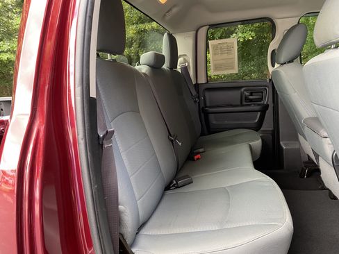 Used 2017 RAM 1500 Express RWD image 33